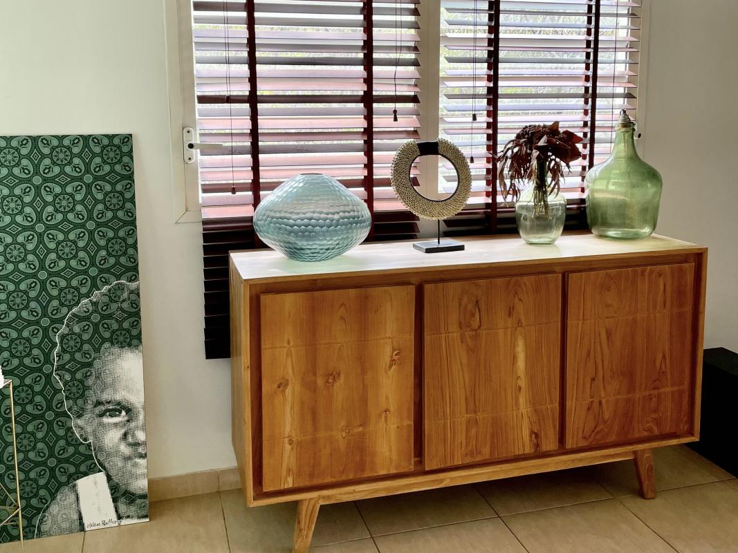 Location Villa 3 chambres Trois Ilets  - meuble du salon 